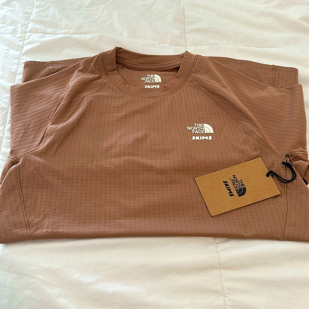 New !!!!  Skims x The Northface